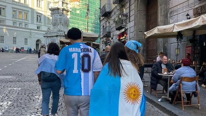 Argentini a Napoli: negato maxi schermo a Castel dell’Ovo ed accesso al Maradona Argentini a Napoli: negato maxi schermo a Castel dell’Ovo ed accesso al Maradona - immagine 1