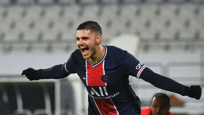 Paris Saint-Germain's Argentinian forward Mauro Icardi celebrates after scoring a goal during the French Champions Trophy (Trophee des Champions) football match between Paris Saint-Germain (PSG) and Marseille (OM) at the Bollaert-Delelis Stadium in Lens, northern France, on January 13, 2021. (Photo by Denis Charlet / AFP) (Photo by DENIS CHARLET/AFP via Getty Images) Sky: “Galliani vuole Icardi, spera in un prestito da qui alla fine di agosto se…” - immagine 1