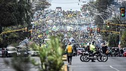Mar del Plata, c’è il derby e i tifosi dell’Aldosivi bloccano tutta la città con il loro corteo