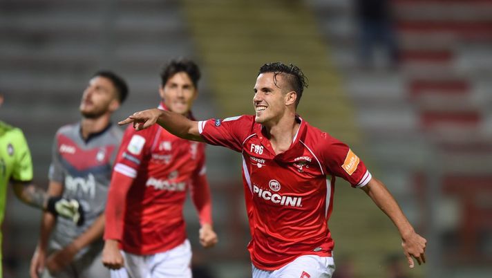 Valerio Verre esulta con la maglia del Perugia 