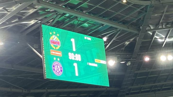 Porte chiuse e rete staccata: inizia in ritardo il derby di Vienna che il Rapid non vince più… Porte chiuse e rete staccata: inizia in ritardo il derby di Vienna che il Rapid non vince più… - immagine 1