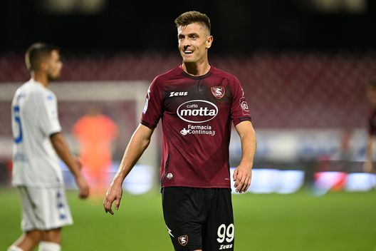 SALERNO, ITALY - SEPTEMBER 05: Krzysztof Piatek of Salernitana during the Serie A match between Salernitana and Empoli FC at Stadio Arechi on September 05, 2022 in Salerno, Italy. (Photo by Francesco Pecoraro/Getty Images) Consigli Fantacalcio, 5 attaccanti per la settima giornata: Piatek può sparare ancora, Raspadori on fire!- immagine 2