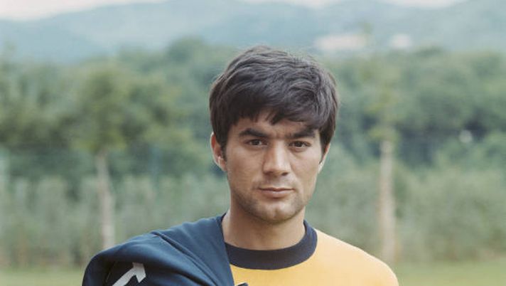 Italian professional footballer and midfielder with SSC Napoli, Antonio Juliano pictured during a training session in Italy in 1970. (Photo by Rolls Press/Popperfoto via Getty Images/Getty Images) La vecchia bandiera del Napoli Antonio Juliano compie 80 anni: la carriera - immagine 1