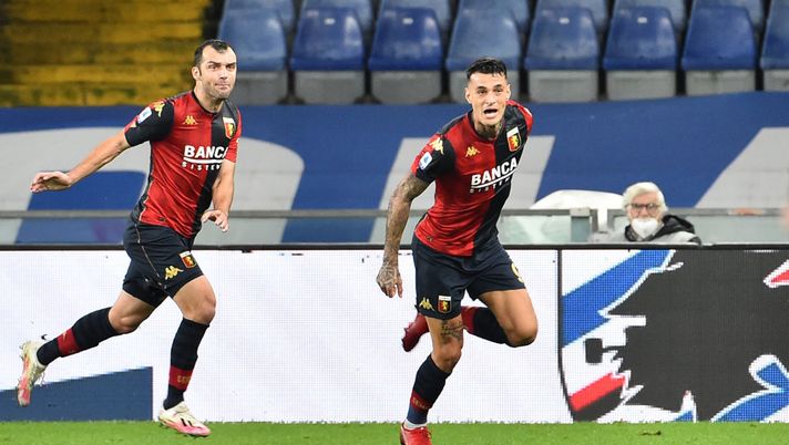 GENOA, ITALY - NOVEMBER 1: Gianluca Scamacca of Genoa CFC celebrates after scoring during the Serie A match between UC Sampdoria and  Genoa CFC at Stadio Luigi Ferraris on November 1, 2020 in Genoa, Italy. (Photo by Paolo Rattini/Getty Images) 