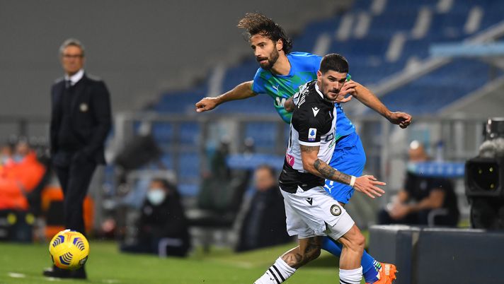 REGGIO NELL'EMILIA, ITALY - NOVEMBER 06: Gian Marco Ferrari of US Sassuolo competes for the ball with Rodrigo de Paul of Udinese Calcio during the Serie A match between US Sassuolo and Udinese Calcio at Mapei Stadium - Città del Tricolore on November 06, 2020 in Reggio nell'Emilia, Italy. (Photo by Alessandro Sabattini/Getty Images) REGGIO NELL'EMILIA, ITALY - NOVEMBER 06: Gian Marco Ferrari of US Sassuolo competes for the ball with Rodrigo de Paul of Udinese Calcio during the Serie A match between US Sassuolo and Udinese Calcio at Mapei Stadium - Città del Tricolore on November 06, 2020 in Reggio nell'Emilia, Italy. (Photo by Alessandro Sabattini/Getty Images)