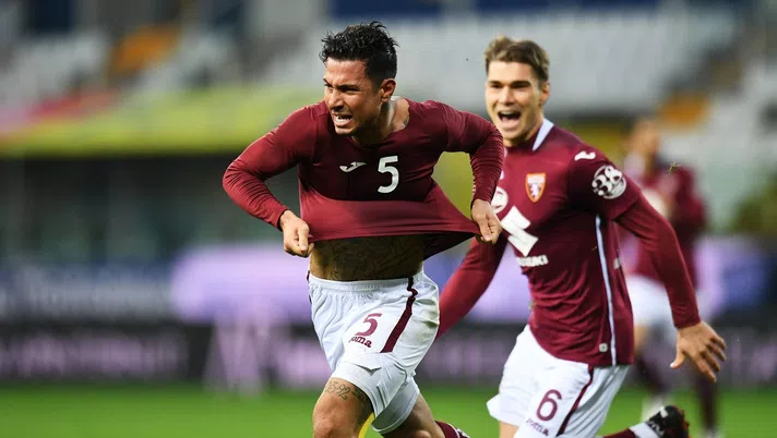 PARMA, ITALY - JANUARY 03: Armando Izzo of Torino celebrates after scoring their sides second goal during the Serie A match between Parma Calcio and Torino FC at Stadio Ennio Tardini on January 03, 2021 in Parma, Italy. Sporting stadiums around Italy remain under strict restrictions due to the Coronavirus Pandemic as Government social distancing laws prohibit fans inside venues resulting in games being played behind closed doors. (Photo by Alessandro Sabattini/Getty Images)