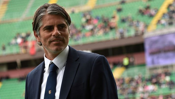 PALERMO, ITALY - APRIL 02:  Head coach Diego Lopez of Palermo looks on during the Serie A match between US Citta di Palermo and Cagliari Calcio at Stadio Renzo Barbera on April 2, 2017 in Palermo, Italy.  (Photo by Tullio M. Puglia/Getty Images)  PALERMO, ITALY - APRIL 02:  Head coach Diego Lopez of Palermo looks on during the Serie A match between US Citta di Palermo and Cagliari Calcio at Stadio Renzo Barbera on April 2, 2017 in Palermo, Italy.  (Photo by Tullio M. Puglia/Getty Images)