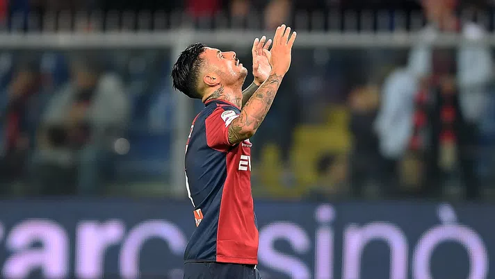 GENOA, ITALY - OCTOBER 25: Armando Izzo of Genoa CFC celebrates after scoring goal 2-3 during the Serie A match between Genoa CFC and SSC Napoli at Stadio Luigi Ferraris on October 25, 2017 in Genoa, Italy.  (Photo by Francesco Pecoraro/Getty Images)