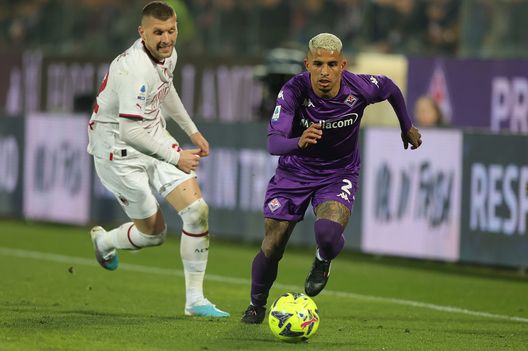 FLORENCE, ITALY - MARCH 04: Ante Rebic of AC Milan in action against Domilson Cordeiro dos Santos known as Dodo of ACF Fiorentina during the Serie A match between ACF Fiorentina and AC MIlan at Stadio Artemio Franchi on March 4, 2023 in Florence, Italy. (Photo by Gabriele Maltinti/Getty Images) Shakhtar, Nicolini: “Dodò deve attaccare, non difendere. Così è devastante”- immagine 2