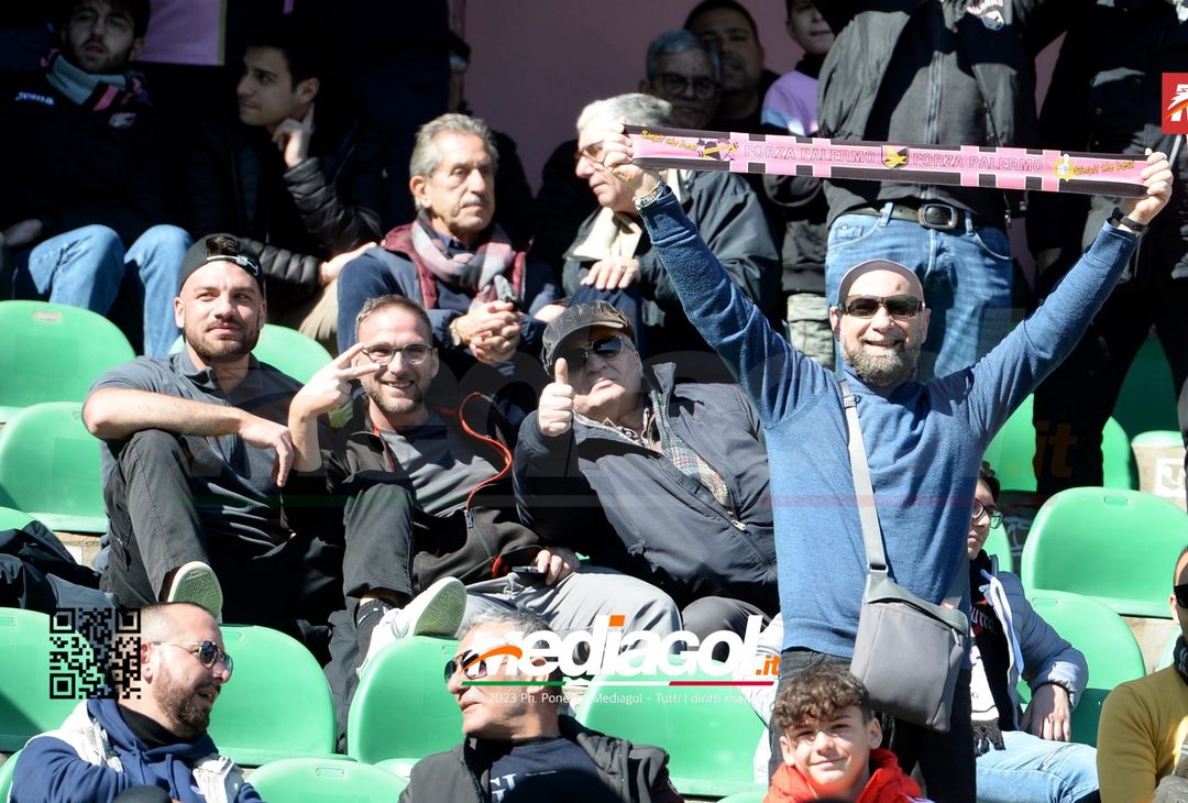 FOTOTIFO Palermo-Frosinone 1-1, i tifosi allo Stadio “Renzo Barbera” (Gallery) - immagine 18