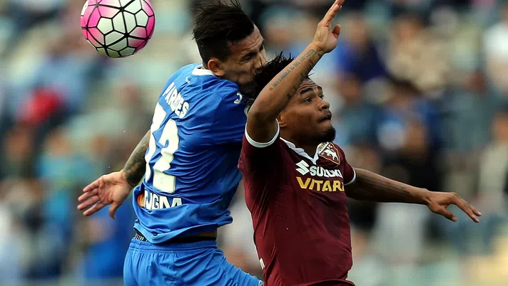 EMPOLI, ITALY - MAY 15: Leandro Paredes of Empoli FC battles for the ball with Joel Obi of Torino FC during the Serie A match between Empoli FC and Torino FC at Stadio Carlo Castellani on May 15, 2016 in Empoli, Italy.  (Photo by Gabriele Maltinti/Getty Images)