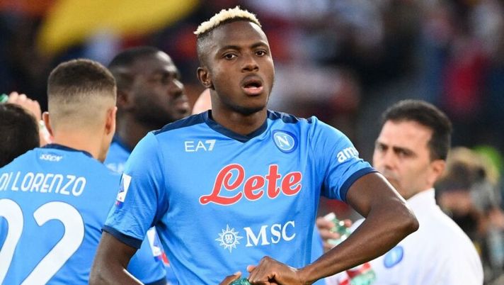Napoli's Nigerian forward Victor Osimhen looks on ahead of the Italian Serie A football match between AS Roma and Napoli on October 24, 2021 at the Olympic stadium in Rome. (Photo by Vincenzo PINTO / AFP) (Photo by VINCENZO PINTO/AFP via Getty Images) NEWS – Novità Danilo! Osimhen, Insigne, Audero, El Shaarawy e due stop nell’Empoli - immagine 1