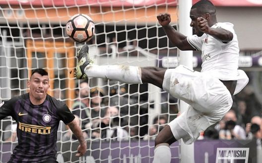 Cristian Zapata al minuto numero 97... Cristian Zapata al minuto numero 97...