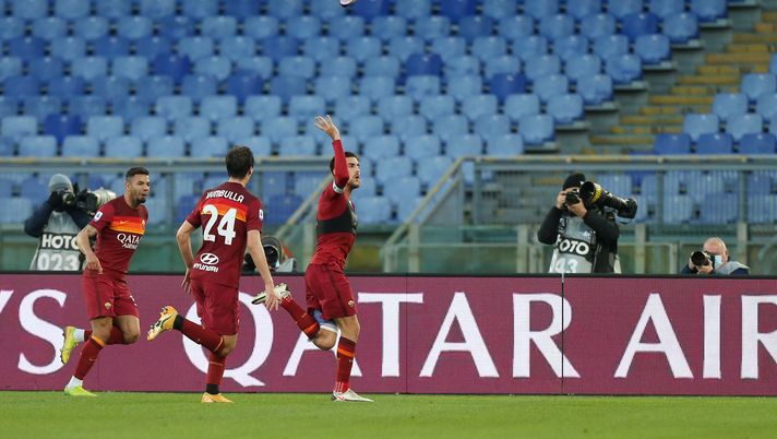 ROME, ITALY - JANUARY 23: Lorenzo Pellegrini of Roma celebrates with team mates Marash Kumbulla and Bruno Peres after scoring their side's fourth goal during the Serie A match between AS Roma and Spezia Calcio at Stadio Olimpico on January 23, 2021 in Rome, Italy. Sporting stadiums around Italy remain under strict restrictions due to the Coronavirus Pandemic as Government social distancing laws prohibit fans inside venues resulting in games being played behind closed doors. (Photo by Paolo Bruno/Getty Images) ROME, ITALY - JANUARY 23: Lorenzo Pellegrini of Roma celebrates with team mates Marash Kumbulla and Bruno Peres after scoring their side's fourth goal during the Serie A match between AS Roma and Spezia Calcio at Stadio Olimpico on January 23, 2021 in Rome, Italy. Sporting stadiums around Italy remain under strict restrictions due to the Coronavirus Pandemic as Government social distancing laws prohibit fans inside venues resulting in games being played behind closed doors. (Photo by Paolo Bruno/Getty Images)