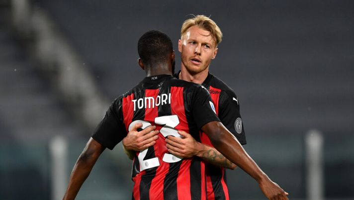 TURIN, ITALY - MAY 09: Fikayo Tomori and Simon Kjaer of A.C. Milan celebrate their side's victory after the Serie A match between Juventus and AC Milan at on May 09, 2021 in Turin, Italy. Sporting stadiums around Italy remain under strict restrictions due to the Coronavirus Pandemic as Government social distancing laws prohibit fans inside venues resulting in games being played behind closed doors. (Photo by Valerio Pennicino/Getty Images) Tomori, il voto cambia! Stavolta il top diventa Kjaer: così due giudizi invertiti in pagella - immagine 1