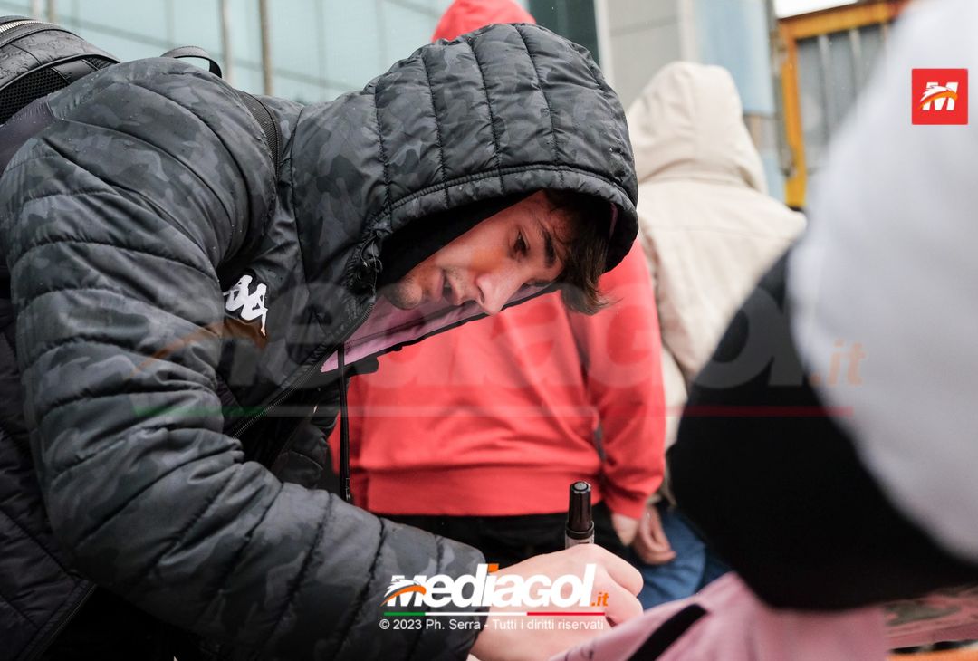 FOTO Genoa-Palermo, i rosanero in partenza dallo stadio “Renzo Barbera” (Gallery) - immagine 23