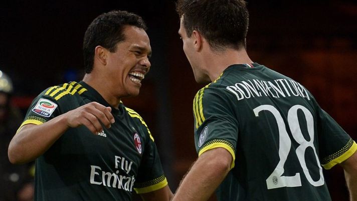 AC Milan's forward from Colombia Carlos Bacca (L) celebrates with teammate AC Milan's midfielder from Italy Giacomo Bonaventura after scoring during the Italian Serie A football match between Lazio and AC Milan at Olympic Stadium in Rome on November 1, 2015. AFP PHOTO / TIZIANA FABI (Photo credit should read TIZIANA FABI/AFP/Getty Images) Milan, da De Sciglio a Niang, da Bertolacci a Bacca: ecco le nuove gerarchie - immagine 1