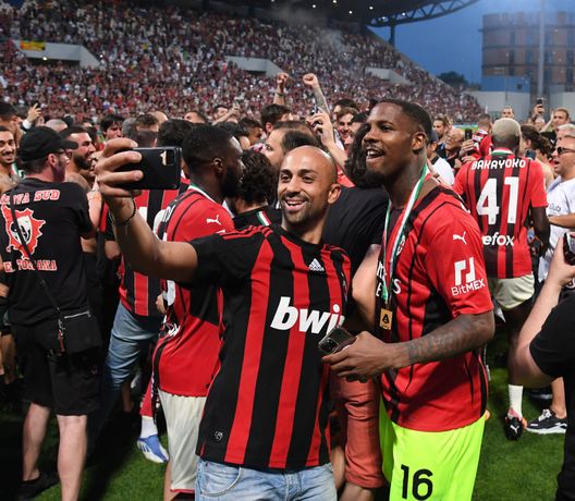 (Photo by Claudio Villa/AC Milan via Getty Images) Il Milan campione d’Italia, una squadra forte e potente come il tungsteno…- immagine 4