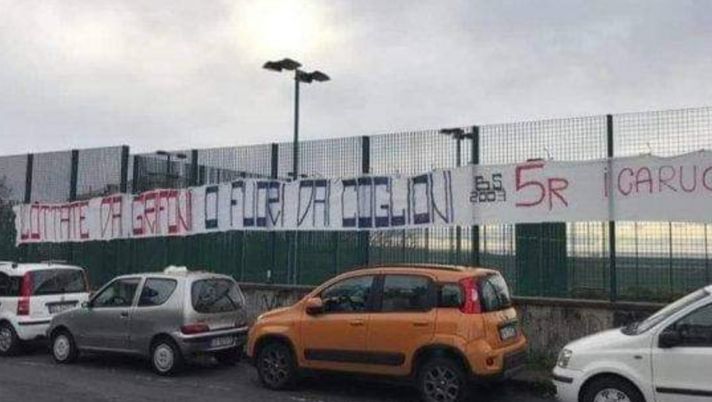 Ultras Genoa, duro striscione a Pegli 