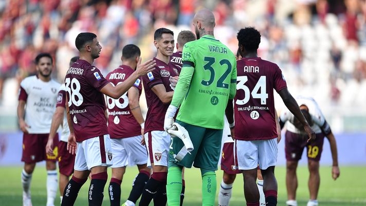 TURIN, ITALY - SEPTEMBER 12:  Sasa Lukic (C) of Torino FC celebrates victory with team mate Vanja Milinkovic-Savic at the end of the Serie A match between Torino FC and US Salernitana at Stadio Olimpico di Torino on September 12, 2021 in Turin, Italy.  (Photo by Valerio Pennicino/Getty Images) 