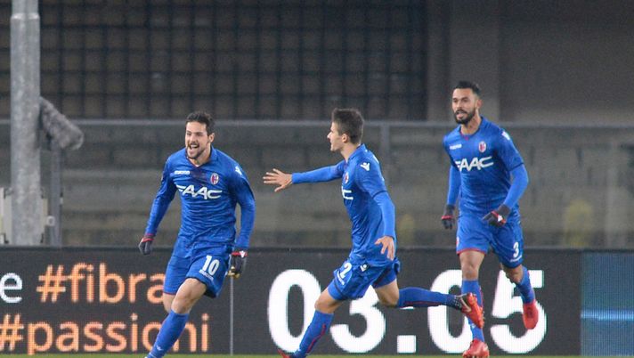 VERONA, ITALY - DECEMBER 22: Mattia Destro (L)  Bologna FC celebrates after scoring his opening goal during the serie A match between AC Chievo Verona and Bologna FC at Stadio Marc'Antonio Bentegodi on December 22, 2017 in Verona, Italy.  (Photo by Dino Panato/Getty Images) 