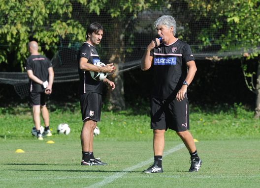 BRESCIA, ITALY - SEPTEMBER 20: US Citta di Palermo head coach Gian Piero Gasperini (R) and assistant coach Ivan Juric during a US Citta di Palermo Training Session at Coccaglio stadium on September 20, 2012 in Coccaglio near Brescia, Italy. (Photo by Dino Panato/Getty Images) BRESCIA, ITALY - SEPTEMBER 20: US Citta di Palermo head coach Gian Piero Gasperini (R) and assistant coach Ivan Juric during a US Citta di Palermo Training Session at Coccaglio stadium on September 20, 2012 in Coccaglio near Brescia, Italy. (Photo by Dino Panato/Getty Images)