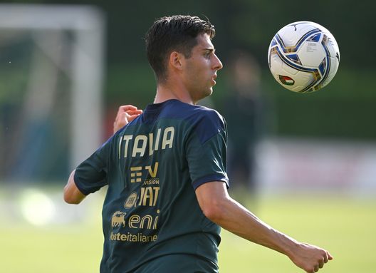FLORENCE, ITALY - MAY 24: Filippo Melegoni of Italy in action during a Italy training session at Centro Tecnico Federale di Coverciano on May 24, 2022 in Florence, Italy. (Photo by Claudio Villa/Getty Images) La Fiorentina pesca dal Genoa? Piace un centrocampista scuola Atalanta- immagine 2