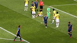 Pronti, via: Sanchez espulso. La <i>parata</i> del mediano viola costa cara alla Colombia