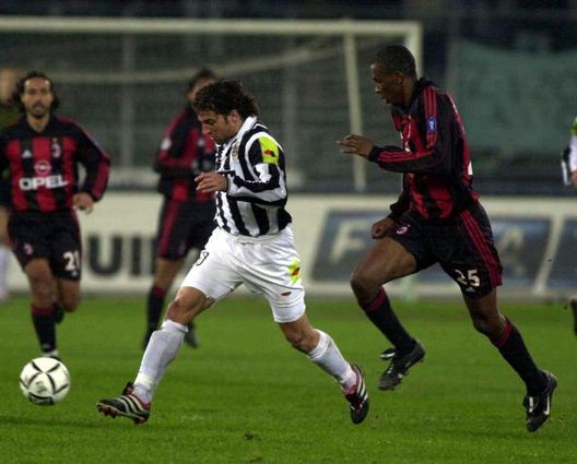 25 FEB 2001: Alessandro Del Piero of Juventus and Roque Junior of AC Milan - Getty Images 25 FEB 2001: Alessandro Del Piero of Juventus and Roque Junior of AC Milan - Getty Images