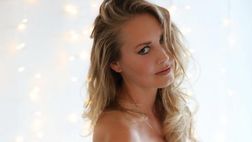 Nora Segura torna bollente sui social: lady Howard fa impazzire i social