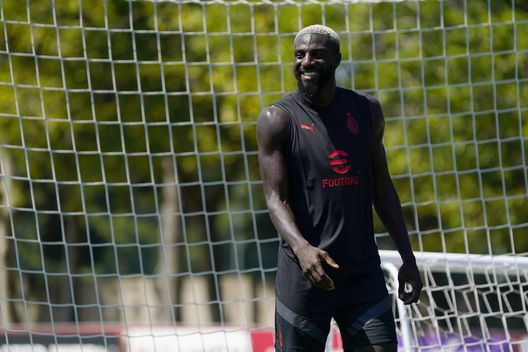 CAIRATE, ITALY - JULY 15: Tiemoue Bakayoko in action during an AC Milan training session at Milanello on July 15, 2022 in Cairate, Italy. (Photo by Pier Marco Tacca/AC Milan via Getty Images) Tiemoué Bakayoko