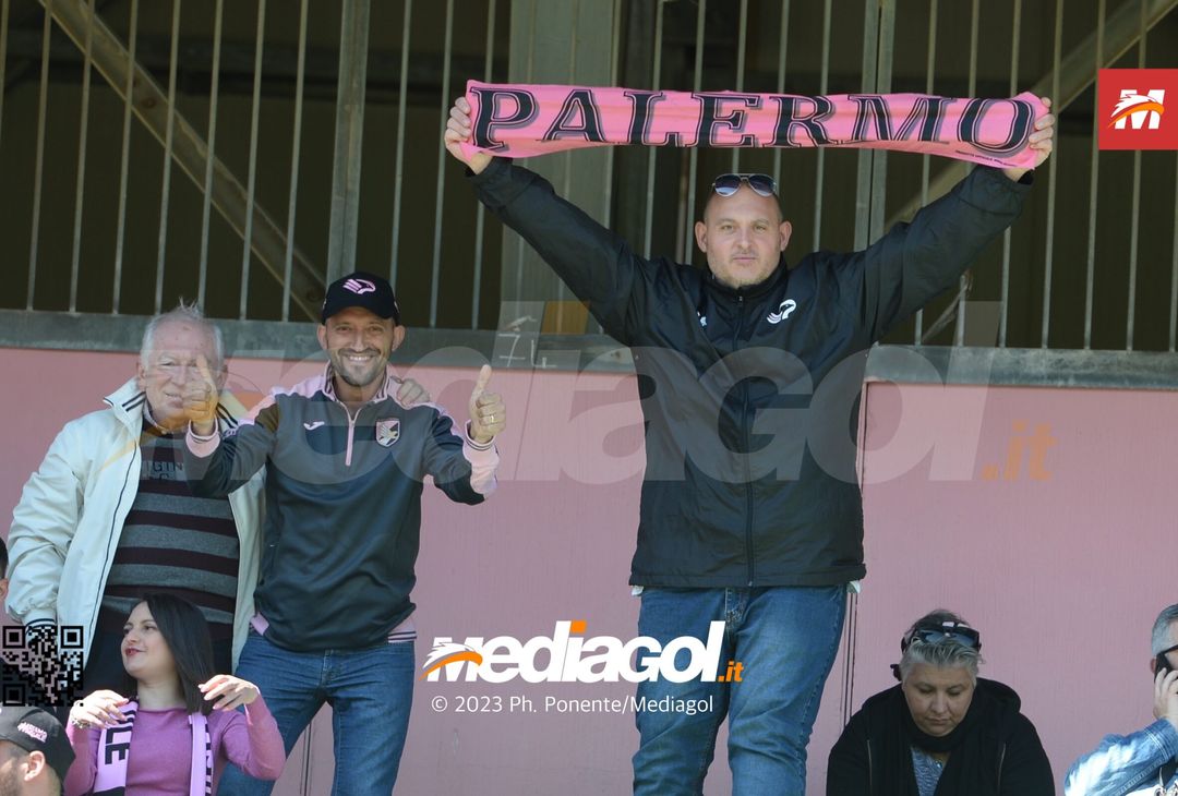 FOTOTIFO Palermo-Benevento 1-1, gli scatti ai tifosi al “Renzo Barbera” (Gallery) - immagine 24