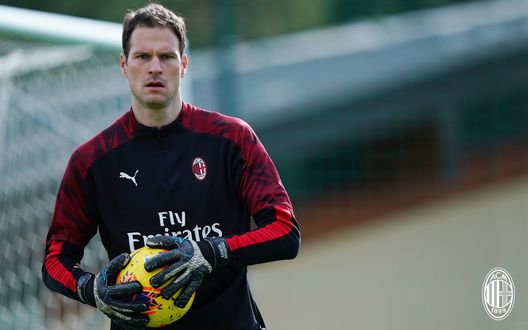 Asmir Begovic, portiere del Milan (credits: acmilan.com) Asmir Begovic, portiere del Milan (credits: acmilan.com)