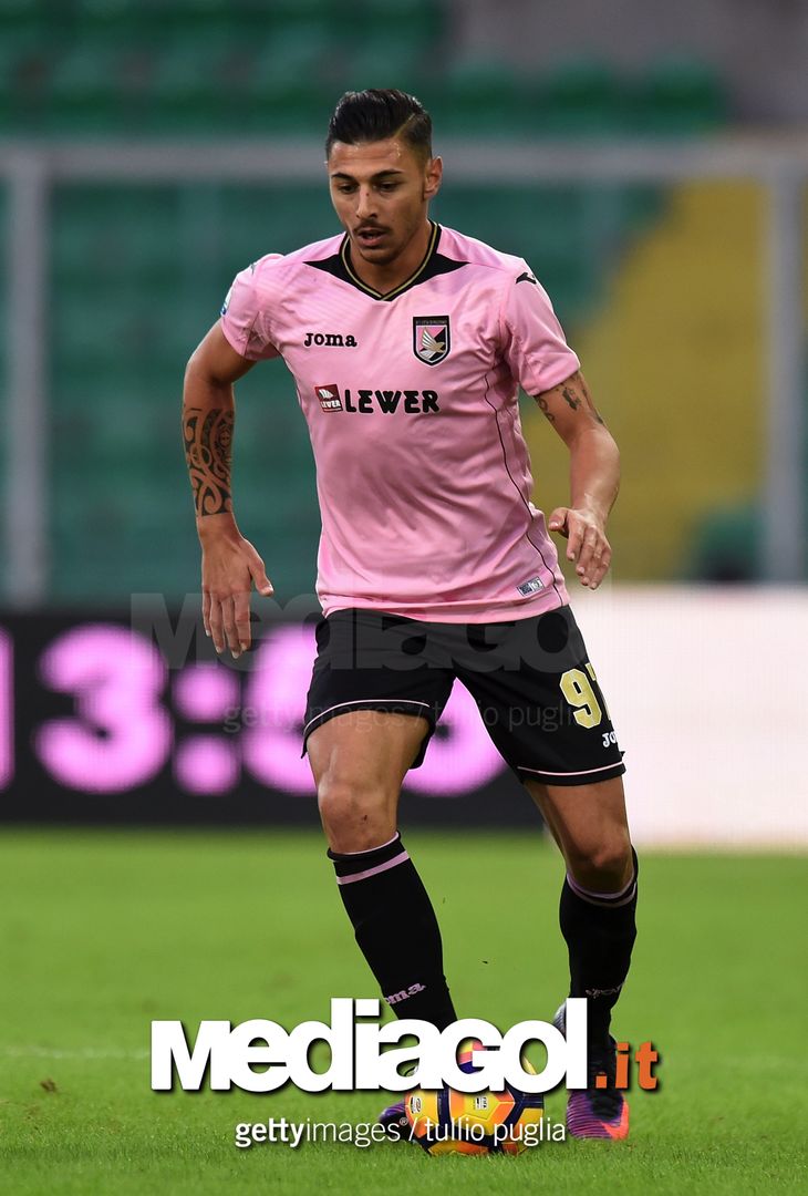  PALERMO, ITALY - NOVEMBER 30:  Giuseppe Pezzella of Palermo in action during the TIM Cup match between US Citta di Palermo and AC Spezia at Stadio Renzo Barbera on November 30, 2016 in Palermo, Italy.  (Photo by Tullio M. Puglia/Getty Images) 