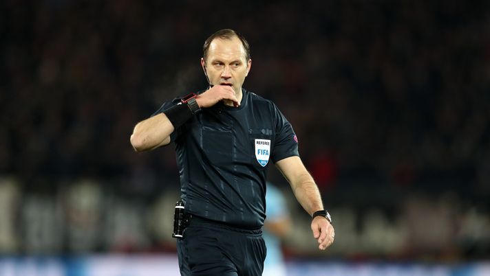 BASEL, SWITZERLAND - FEBRUARY 13: Referee Jonas Eriksson during the UEFA Champions League Round of 16 First Leg match between FC Basel and Manchester City at St. Jakob-Park on February 13, 2018 in Basel, Switzerland. (Photo by Catherine Ivill/Getty Images) 