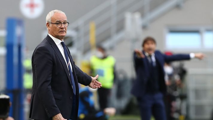 MILAN, ITALY - MAY 08: Claudio Ranieri, Head Coach of U.C. Sampdoria looks on during the Serie A match between FC Internazionale and UC Sampdoria at Stadio Giuseppe Meazza on May 08, 2021 in Milan, Italy. Sporting stadiums around Italy remain under strict restrictions due to the Coronavirus Pandemic as Government social distancing laws prohibit fans inside venues resulting in games being played behind closed doors. (Photo by Marco Luzzani/Getty Images) MILAN, ITALY - MAY 08: Claudio Ranieri, Head Coach of U.C. Sampdoria looks on during the Serie A match between FC Internazionale and UC Sampdoria at Stadio Giuseppe Meazza on May 08, 2021 in Milan, Italy. Sporting stadiums around Italy remain under strict restrictions due to the Coronavirus Pandemic as Government social distancing laws prohibit fans inside venues resulting in games being played behind closed doors. (Photo by Marco Luzzani/Getty Images)