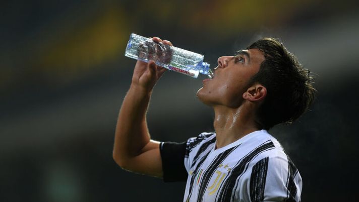 BENEVENTO, ITALY - NOVEMBER 28: Paulo Dybala of Juventus during the Serie A match between Benevento Calcio and Juventus at Stadio Ciro Vigorito on November 28, 2020 in Benevento, Italy. (Photo by Francesco Pecoraro/Getty Images) Juve, la Gazzetta: “Dybala, febbre e poche ansie. Voci di altri positivi e oggi i test…” - immagine 1