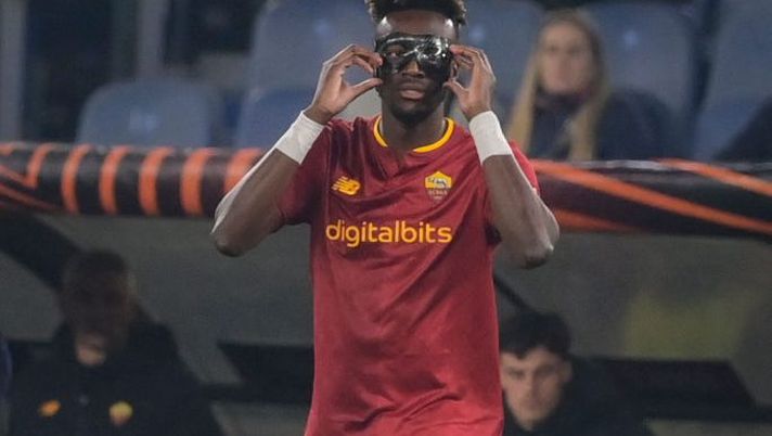 Abraham, quanta fatica con la maschera: ora ha 2 giorni per adattarsi - immagine 1