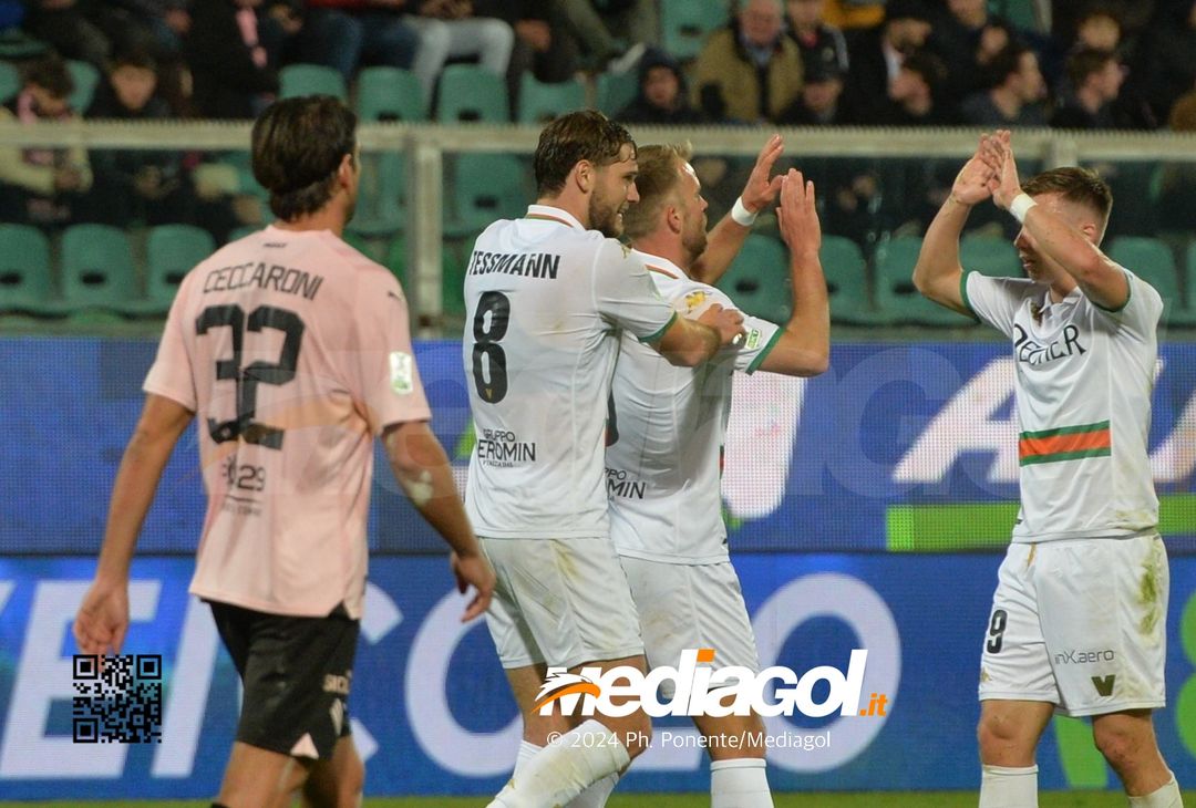 FOTO Palermo-Venezia 0-3, 30ª giornata Serie B 2023-2024 (GALLERY) - immagine 28