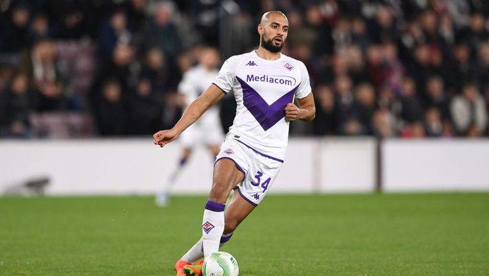 EDINBURGH, SCOTLAND - OCTOBER 06: Fiorentina player Sofyan Amrabat in action during the UEFA Europa Conference League group A match between Heart of Midlothian and ACF Fiorentina at Tynecastle Park on October 06, 2022 in Edinburgh, Scotland. (Photo by Stu Forster/Getty Images) Ds Fiorentina: “Amrabat-Barcellona, questa la verità! Barak, Sabiri, Brekalo e credo in Jovic” - immagine 1
