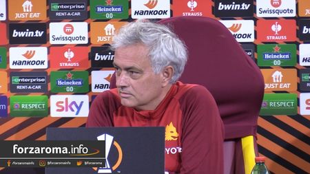 Mourinho alla Roma: nello Store di Valmontone ecco la prima maglia ufficiale  per lo Special One - Roma news