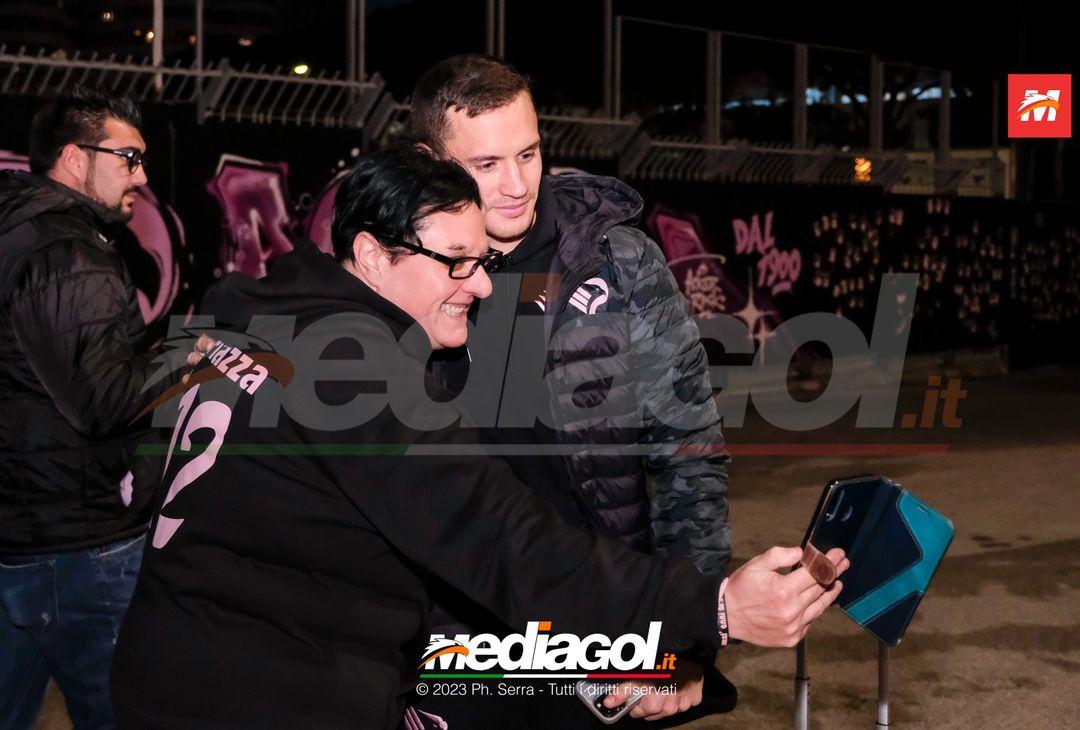 FOTO Ascoli-Palermo, i rosanero in partenza dallo stadio “Renzo Barbera” (Gallery) - immagine 14