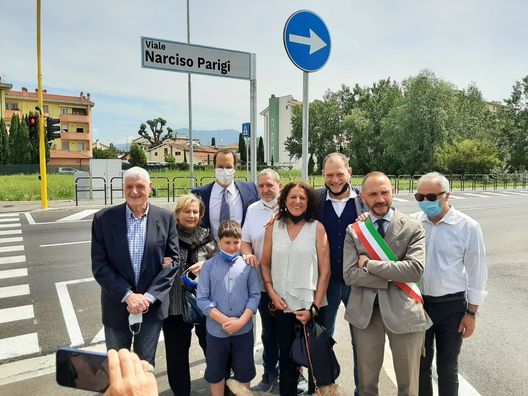 FOTO VN – L’intitolazione della “bretellina” per Narciso. Il cartello scoperto FOTO VN – L’intitolazione della “bretellina” per Narciso. Il cartello scoperto