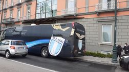 Napoli-Lazio, i biancocelesti lasciano l’Hotel e si dirigono al Maradona – FOTO&VIDEO