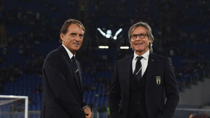 ROME, ITALY - OCTOBER 12:  Head coach Italy Roberto Mancini and Team Manager Italy Gabriele Oriali chat prior to the UEFA Euro 2020 qualifier between Italy and Greece on October 12, 2019 in Rome, Italy.  (Photo by Claudio Villa/Getty Images) 