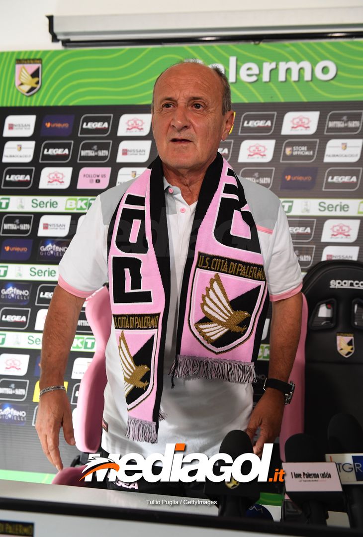 PALERMO, ITALY - APRIL 24: Delio Rossi poses during his presentation ad new Head Coach of US Citta' di Palermo at Tenente Carmelo Onorato Sports Center on April 24, 2019 in Palermo, Italy. (Photo by Tullio M. Puglia/Getty Images) 
