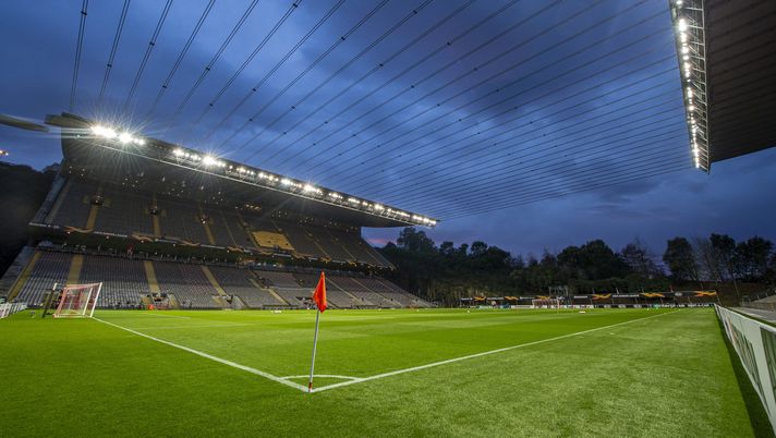 BRAGA, PORTUGAL - NOVEMBER 26: General view inside the stadium ahead of the UEFA Europa League Group G stage match between SC Braga and Leicester City at Estadio Municipal de Braga on November 26, 2020 in Braga, Portugal. Sporting stadiums around Portugal remain under strict restrictions due to the Coronavirus Pandemic as Government social distancing laws prohibit fans inside venues resulting in games being played behind closed doors. (Photo by Octavio Passos/Getty Images) BRAGA, PORTUGAL - NOVEMBER 26: General view inside the stadium ahead of the UEFA Europa League Group G stage match between SC Braga and Leicester City at Estadio Municipal de Braga on November 26, 2020 in Braga, Portugal. Sporting stadiums around Portugal remain under strict restrictions due to the Coronavirus Pandemic as Government social distancing laws prohibit fans inside venues resulting in games being played behind closed doors. (Photo by Octavio Passos/Getty Images)