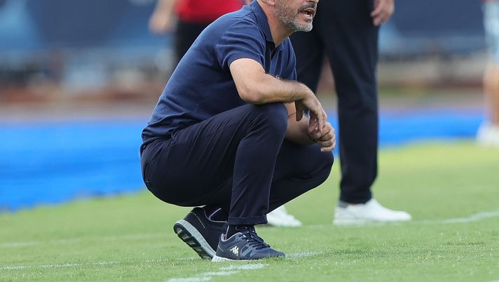 EMPOLI, ITALY - AUGUST 21: Vincenzo Italiano manager of ACF Fiorentina looks on during the Serie A match between Empoli FC and ACF Fiorentina at Stadio Carlo Castellani on August 21, 2022 in Empoli, . (Photo by Gabriele Maltinti/Getty Images) Twente-Fiorentina, formazioni ufficiali: clamoroso, Nico out. Sorpresa in mezzo - immagine 1