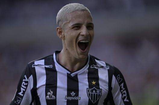 BELO HORIZONTE, BRAZIL - NOVEMBER 07: Guilherme Arana of Atletico Mineiro celebrates after scoring the first goal of his team during a match between Atletico Mineiro and America MG as part of Brasileirao Series A 2021 at Mineirao Stadium on November 07, 2021 in Belo Horizonte, Brazil. (Photo by Pedro Vilela/Getty Images) BELO HORIZONTE, BRAZIL - NOVEMBER 07: Guilherme Arana of Atletico Mineiro celebrates after scoring the first goal of his team during a match between Atletico Mineiro and America MG as part of Brasileirao Series A 2021 at Mineirao Stadium on November 07, 2021 in Belo Horizonte, Brazil. (Photo by Pedro Vilela/Getty Images)