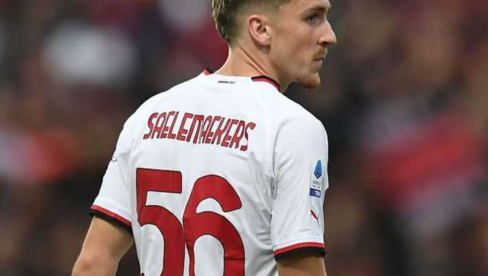REGGIO NELL'EMILIA, ITALY - AUGUST 30: Alexis Saelemaekers of AC Milan looks on during the Serie A match between US Sassuolo and AC MIlan at Mapei Stadium - Citta' del Tricolore on August 30, 2022 in Reggio nell'Emilia, Italy. (Photo by Alessandro Sabattini/Getty Images) Milan, sos fascia destra: Messias out e Saelemaekers costretto al cambio per infortunio - immagine 1